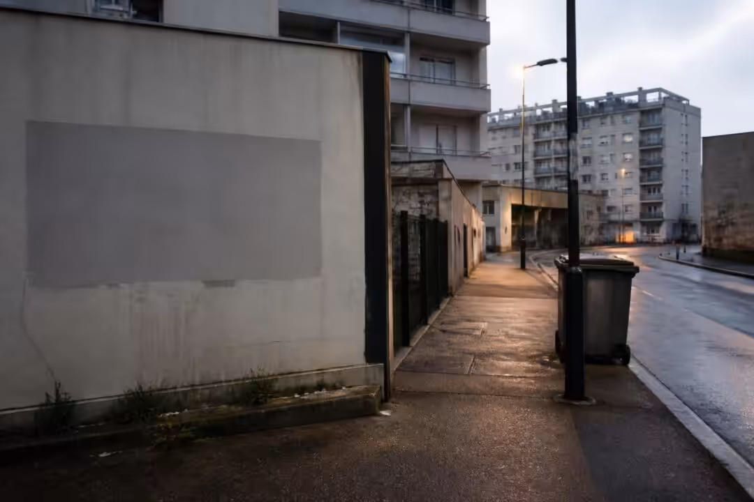 la métropole de lyon annonce la suppression des inscriptions autour des points de deal à vénissieux, marquant une étape importante dans la lutte contre le trafic.